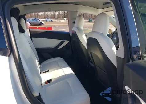 2021 Tesla Model Y Performance Dual Motor All-Wheel Drive z USA, uszkodzony, nr VIN 5YJYGDEF9MF178483